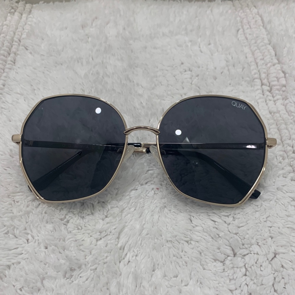 Quay Big Love Gold/smoke octagonal sunglasses